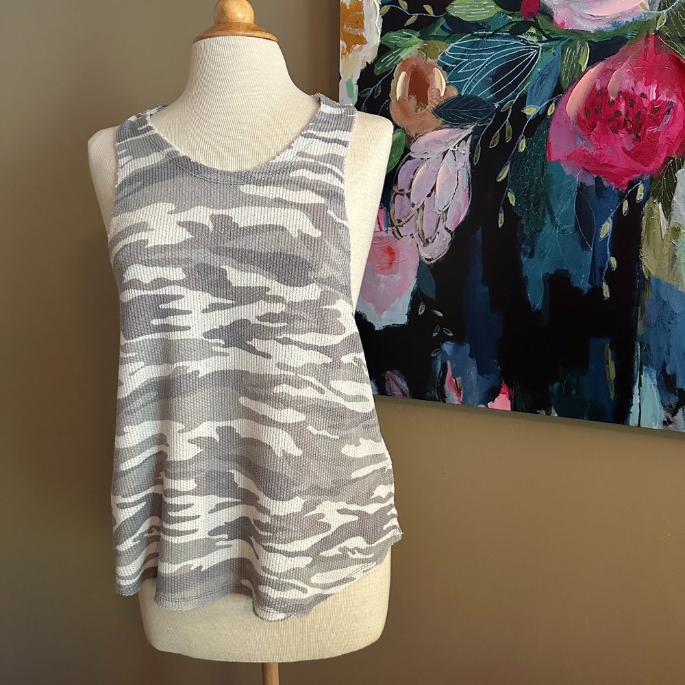 On a Whim Gray Camo Waffle Knit Racerback Tank Size Small